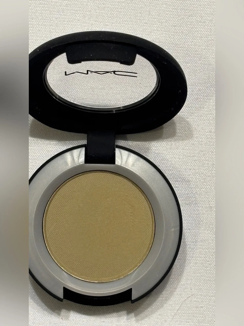 MAC Cosmetics Single Eyeshadow — Olive Khaki